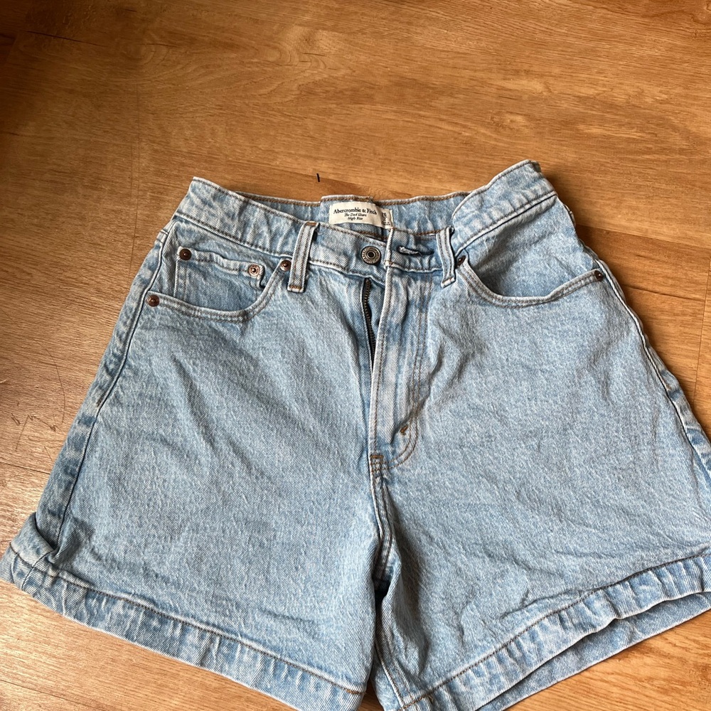 Abercrombie Curve Love Dad Short Size 26/2